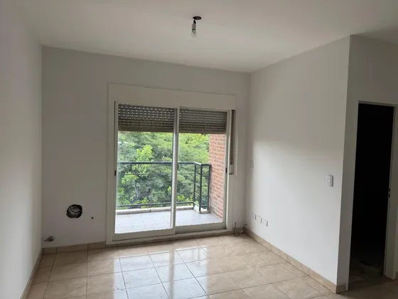 Hermoso 3 Ambientes  Con Cochera - Edificio Con Pileta Y Sum