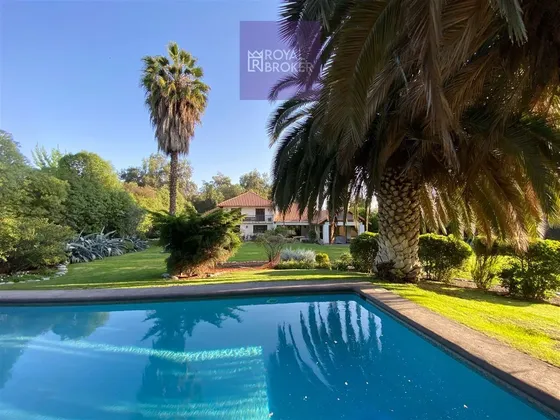 Casa En Arriendo De 5 Dorm. En Colina