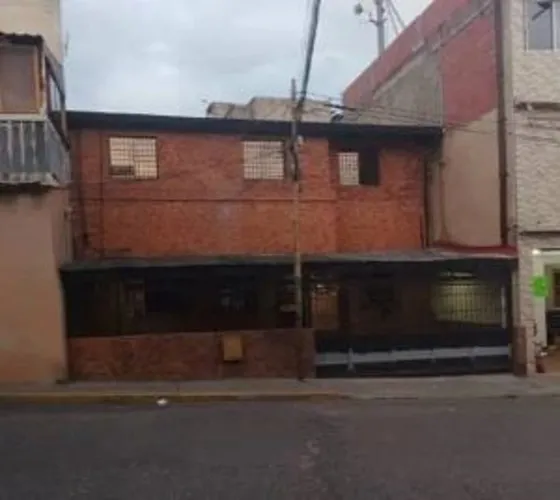 Se Vende Casa Con 2 Niveles Y Anexo Independiente, Urb. Guaicaipuro, Cerca De La Av. Andrés Bello Caracas Em