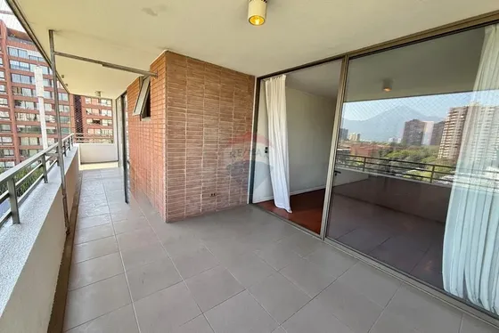 Impecable Y Amplio Depto En Nueva Las Condes