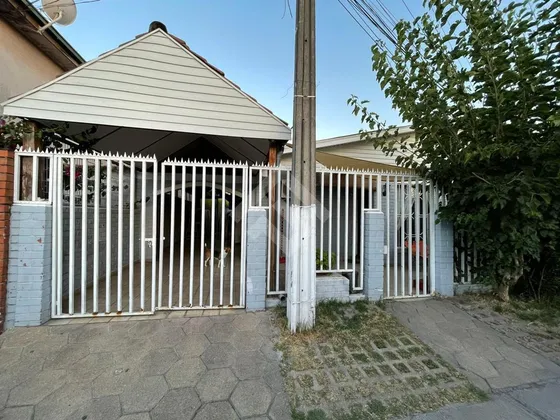 Casa En Venta De 3 Dorm. En Maipú