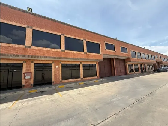 Galpón Con Local Comercial En Alquiler, Zona Industrial Castillito