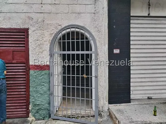 Local Comercial Que Ofrece Una Excelente Oportunidad De Negocio Al Combinar La Visibilidad Y El Alto Trafico De La Avenida Cedeño Con Un Espacio Que Garantiza Privacidad Amplitud Y Potencia