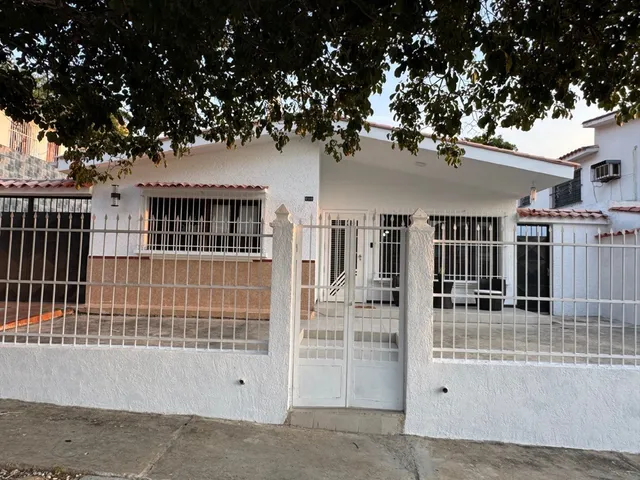 Casa En Venta Completamente Remodelada En El Trigal Sur, Calle Cerrada