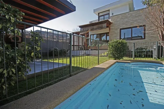 Casa En Venta De 4 Dorm. En Vitacura Colegio Manquehue