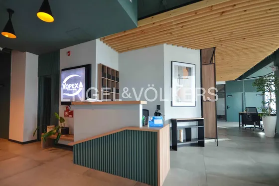 Arriendo Oficina Edificio Balmaceda 330 M2 - 2 Estacionam