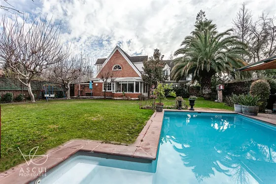 Casa En Venta De 5 Dorm. En Lo Barnechea