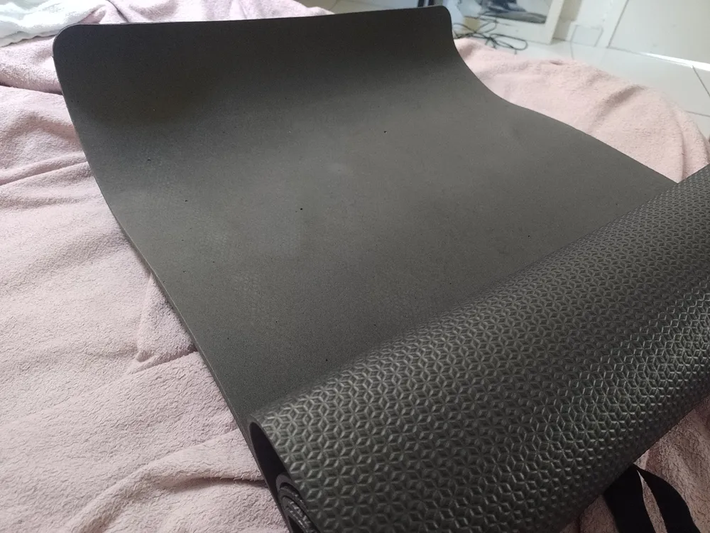 Tatame Esteira Para Yoga Exercícios Físicos 1,80mx53cmx5mm Cor Preto - Imagem 4