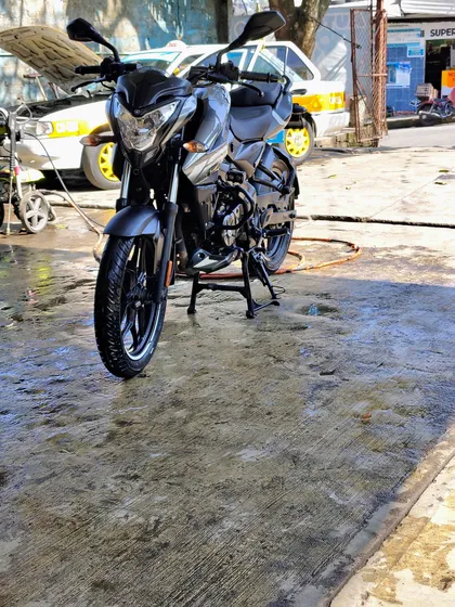 Pulsa Ns 160 Gris