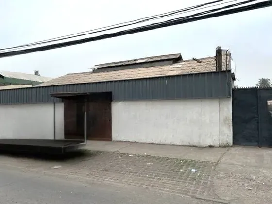 Arriendo. Galpón Con Bodegas Y Oficinas. 1500 Mts2. Macul