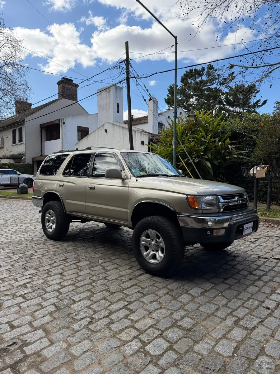 Toyota Hilux SW4 3.0 Turbo D 4x4