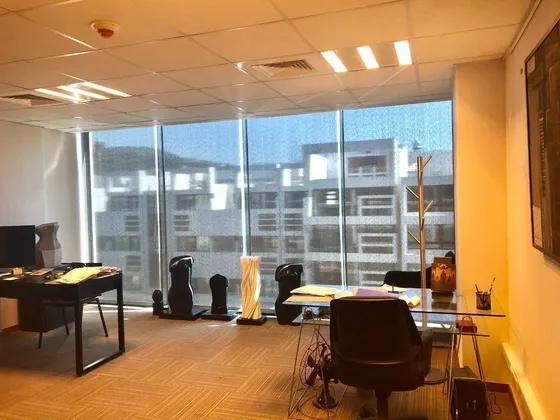 Funcional Y Habilitada En Elegante Edificio En La Dehesa