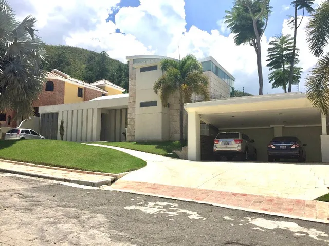 Yosmar Y Fernando Venden Casa En Urbanizacion Guaparo Valencia 