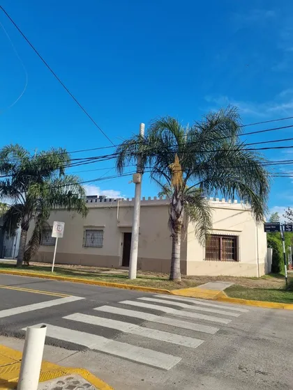 Casa En Alquiler Comercial - Excelente Ubicacion -reservadaaaa!!!