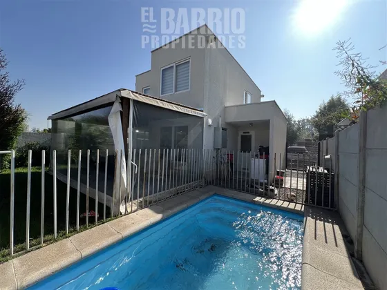 Casa En Venta De 4 Dorm. En Colina