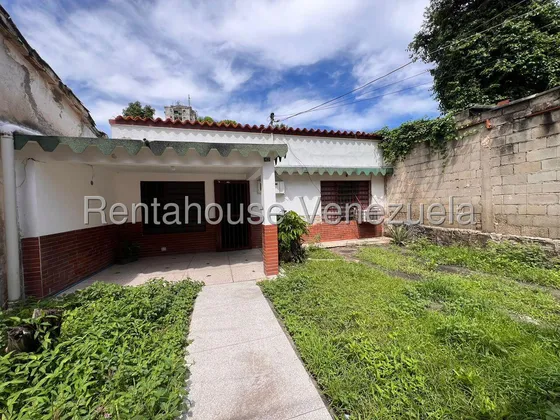 Casa En Venta En Zona Centro Maracay 25-8830 Irrr