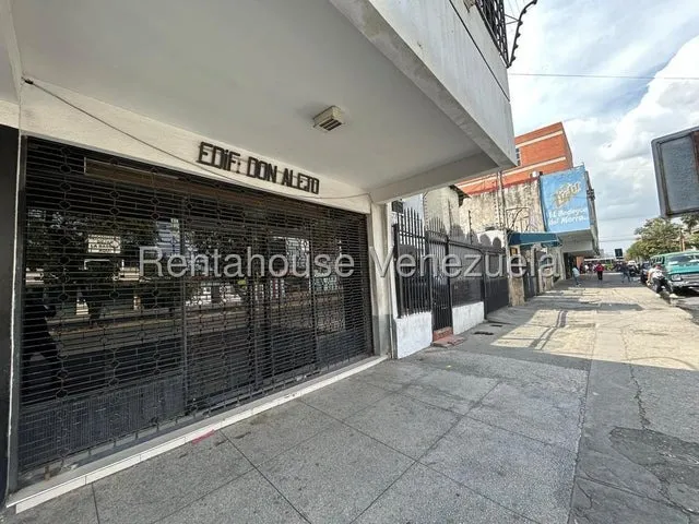 Local Comercial En Alquiler En Barquisimeto Av Vargas Posee 214m2 4 Cubiculos Mezzanina Y Baños Cod 25 18953 Comunicate Soy Gabi Irastorza                                                              