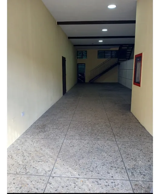 Alquiler De Local Comercial, Zona La Candelaria, A Pie De Calle.