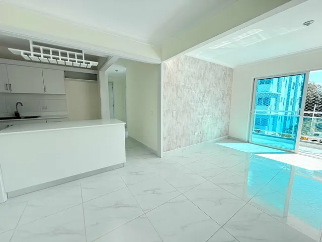 Vendo Apartamento En Aut. San Isidro, Las Cayenas. 3er Piso.