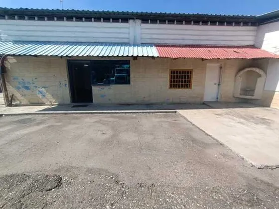 Lm Alquila Galpón Con Oficina En Urb Industrial Castillito, San Diego.