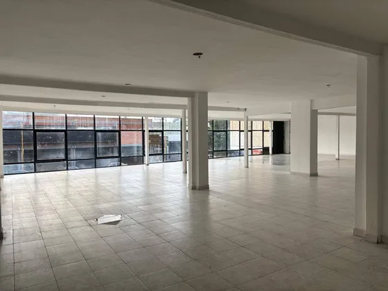 Local Comercial En Alquiler. Avenida Bolívar, Cerca De La Avenida Cedeño. Mr