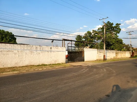 Estupenda Oportunidad Para Su Proyecto Industrial Terreno En Venta 2438 Mts2 Acepta Financiamiento Sector Ferinachi, La Morita I 24-21567 Hc