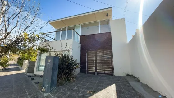 Retasado - Venta Casa A Mts De Area Central - Km 3