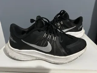 Nike nightgazer negras sale