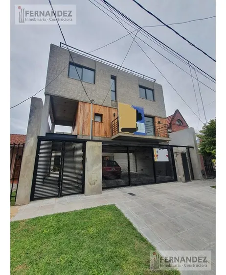 Duplex De 4 Ambientes A Estrenar Con Cochera Y Terraza En Planta Alta En Venta. Carapachay