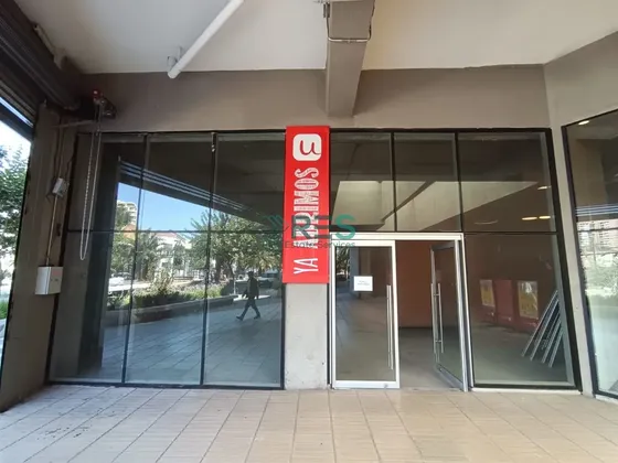 Arriendo Local Comercial Av. Perú Recoleta 79 M2 0,6 Uf/m2
