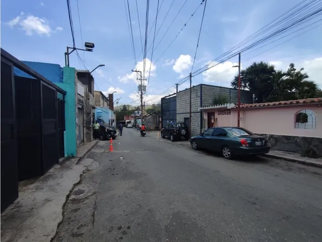 Casa /local De 330m² 3 Niv Calle Guaicaipuro Los Teques.