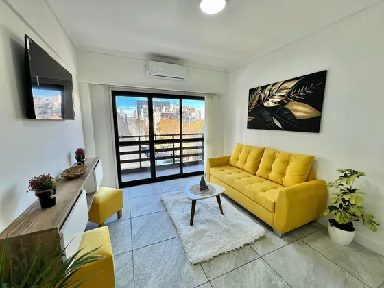 Venta Departamento 5 Ambientes Con Cochera Y Balcón En La Perla, Mar Del Plata