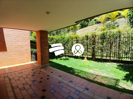 Casa En Venta En El Poblado Transversal Superior