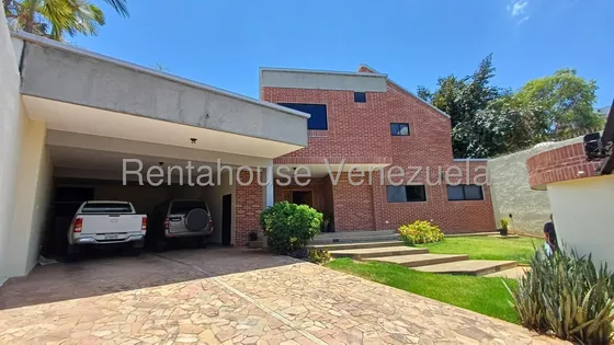 Bella Y Acogedora Casa-quinta Ubicada En Altos De Guataparo, Calle Cerrada, Amplios Espacios, Jardines, Areas De Custodia 5 Habitaciones, 4 Baños, Tv Room, Estudio. Cocina Empotrada, Planta Elect 100%