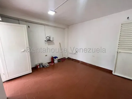 Erika Armeya Alquila. Local Comercial En La Urbanzacion Santa Elena De Barquisimeto. Flex: 25-22627