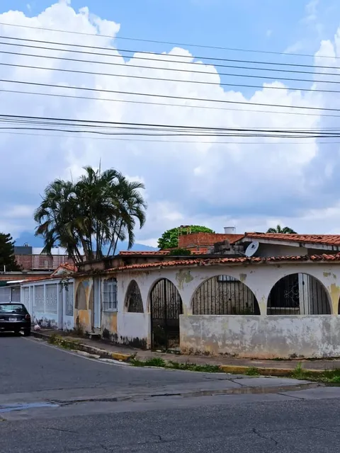 Se Vende Casa De Esquina Con Propósito Comercial Y Excelente Ubicación En El Morro I, San Diego (jd)
