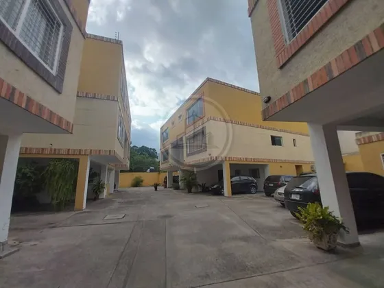 Hermoso Apartamento En Residencias Villas De León. Barrio Sucre Sector La Pedrera. 002jsc