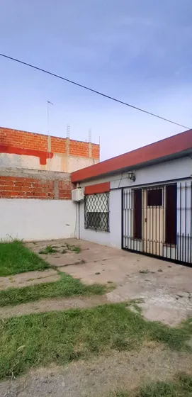 Casa 3 Ambientes Con Jardin Temperley Oportunidad