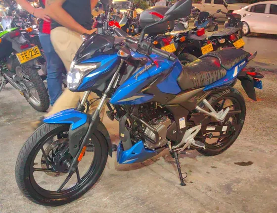 Se Vende Moto Pulsar Ns 150, Con 8.400 Kilómetros Y Garantia
