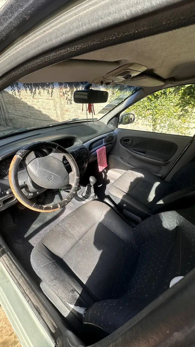 Megane529634209343088649