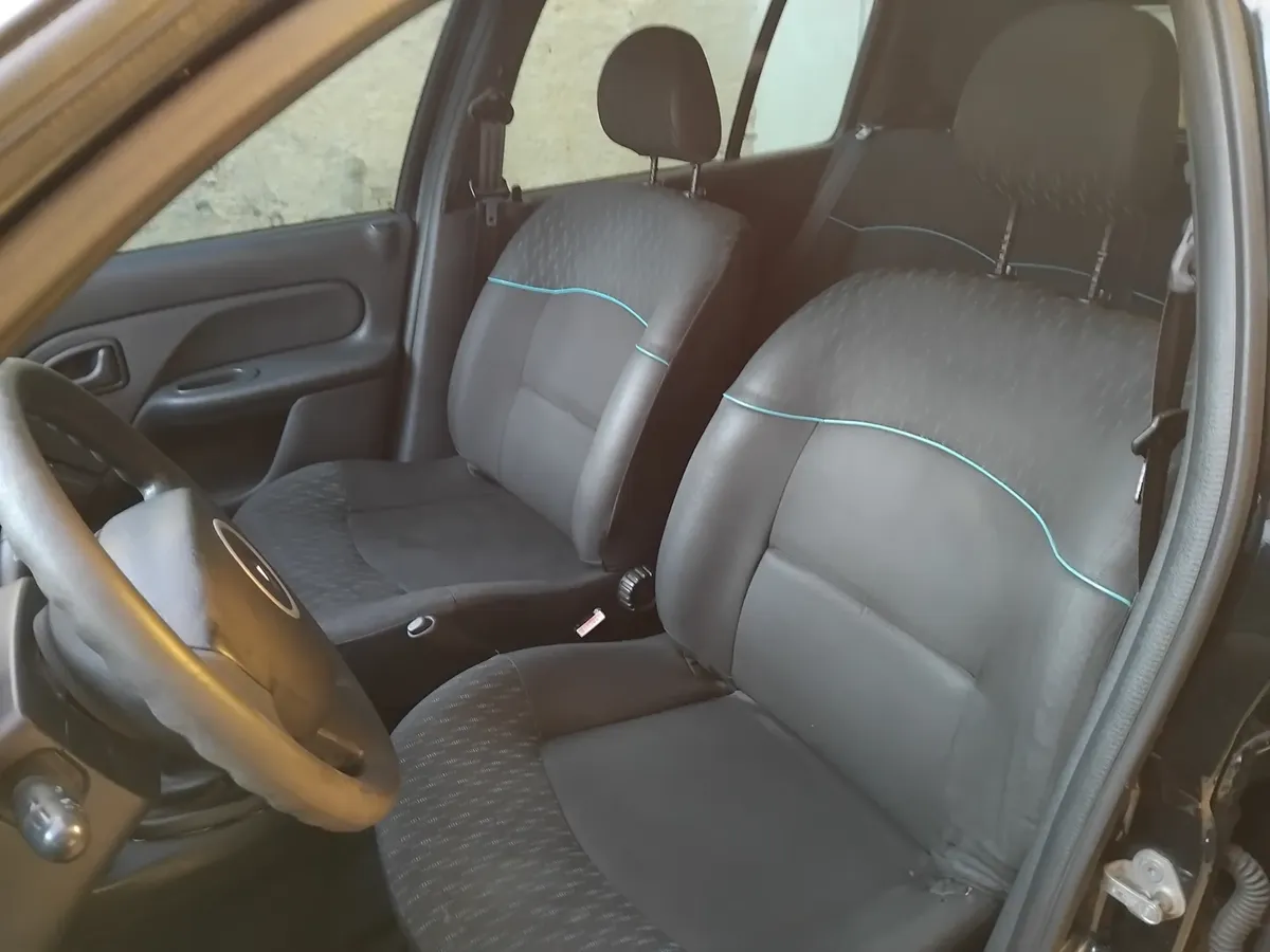 Renault Clio 2016 1.0 16v Expression Hi-power 5p — foto 8
