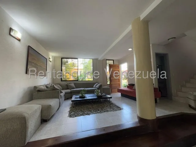 Daniela Linarez Vende Casas En Excelente Zona De Cabudare Posee 544m2 Muy Amplia Moderna Y Acogedora Con Todos Los Servicios Basicos Operativos Cocina Empotrada Bellas Areas Comunes                   