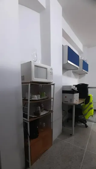 Oficina En Venta En Puerto Cabello, En Zona De Alto Tráfico, Céntrica, Avenida Principal, Área De Kitchenette, Etc (maría González 01-06-26)