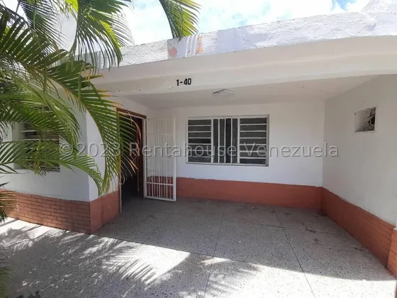 Rafael Gamarra  Trae, 243144, Casa Comercial En Alquiler Que Consta De 5 Ambientes Y 4 Baños Para Desarrollar Tu Emprendimiento Con Una Ubicación Estratégica En El Centro/este De La Ciddad. Sorprendet