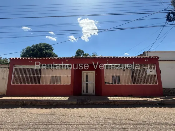 Dennymar, Vende Hermosa Casa Ubicada En Prestigiosa Zona De Carora Dispone De 328m2 Posee Todos Los Lujos Y Comodidades B5a242277                                                                       