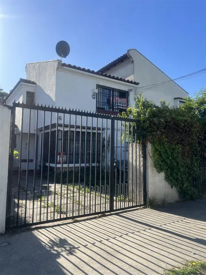 Casa En Venta De 3 Dorm. En Ñuñoa
