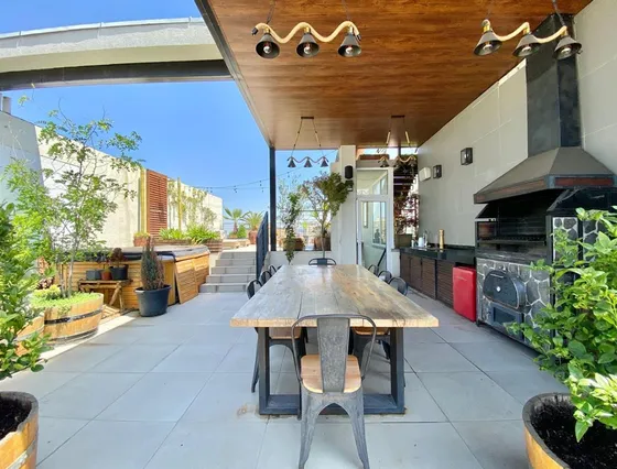 Penthouse Dúplex: Terraza Panorámica / Martín Alonso Pinzón