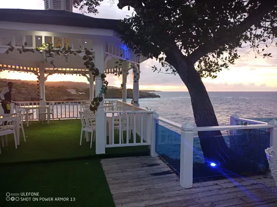 Vendo Hotel De 8 Habitaciones, Piscina Y Helipuerto En El Centro Turístico De Cabrera