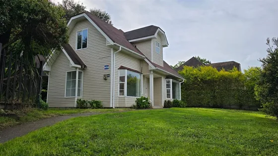 Casa En Venta De 5 Dorm. En Puerto Varas