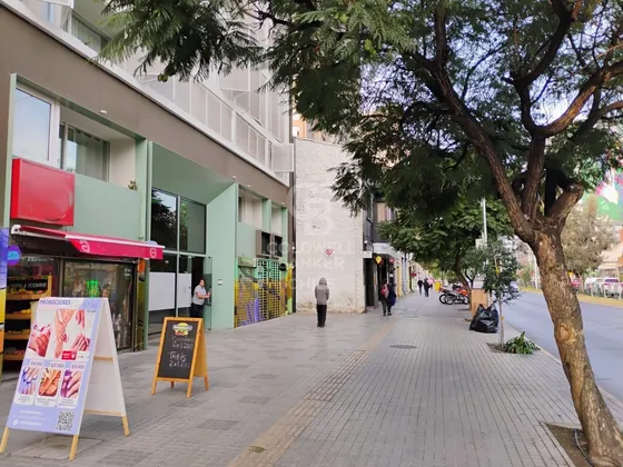 Local Comercial De 45m2 Sobre Av. Irarrázaval